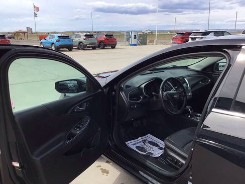 Used 2022 Chevrolet Malibu LT w/ LT Plus Package FWD image 9