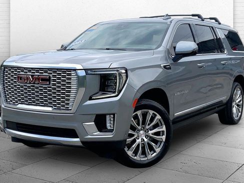 Used 2023 GMC Yukon XL Denali w/ Denali Reserve Package AWD/4WD image 13