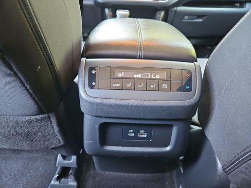 Used 2025 Nissan Pathfinder SV FWD image 29
