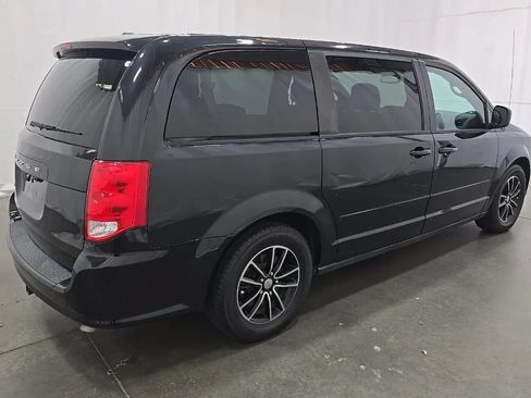 Used 2015 Dodge Grand Caravan SXT w/ Blacktop Package FWD image 3