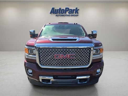 Used 2017 GMC Sierra 2500 Denali image 2