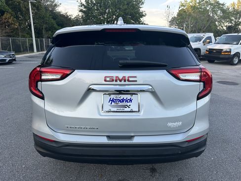 Used 2022 GMC Terrain SLE image 9