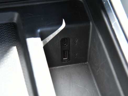 Used 2025 GMC Acadia Elevation image 32