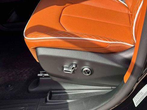 New 2026 Chrysler Pacifica Pinnacle FWD image 16