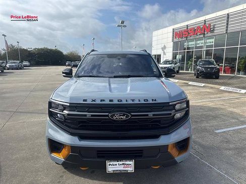 Used 2025 Ford Expedition Tremor AWD/4WD image 2