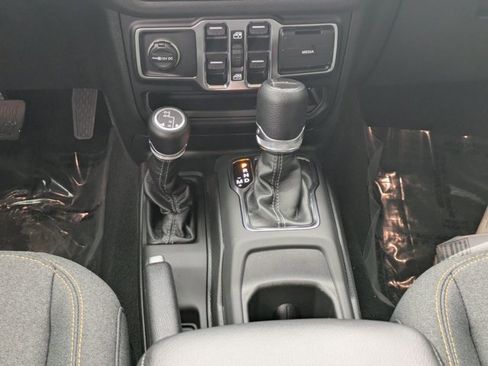 New 2025 Jeep Gladiator Sport image 16