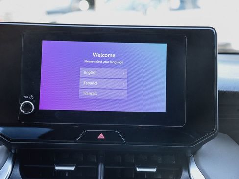 Certified 2023 Toyota Venza LE image 16