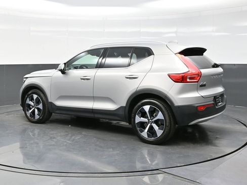 Used 2025 Volvo XC40 B5 Plus image 4