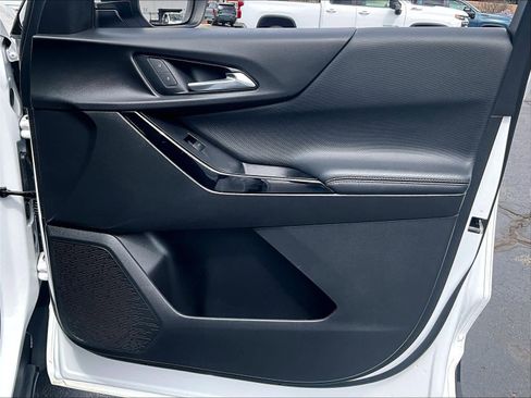 Used 2025 Chevrolet Equinox LT w/ Convenience Package II image 12