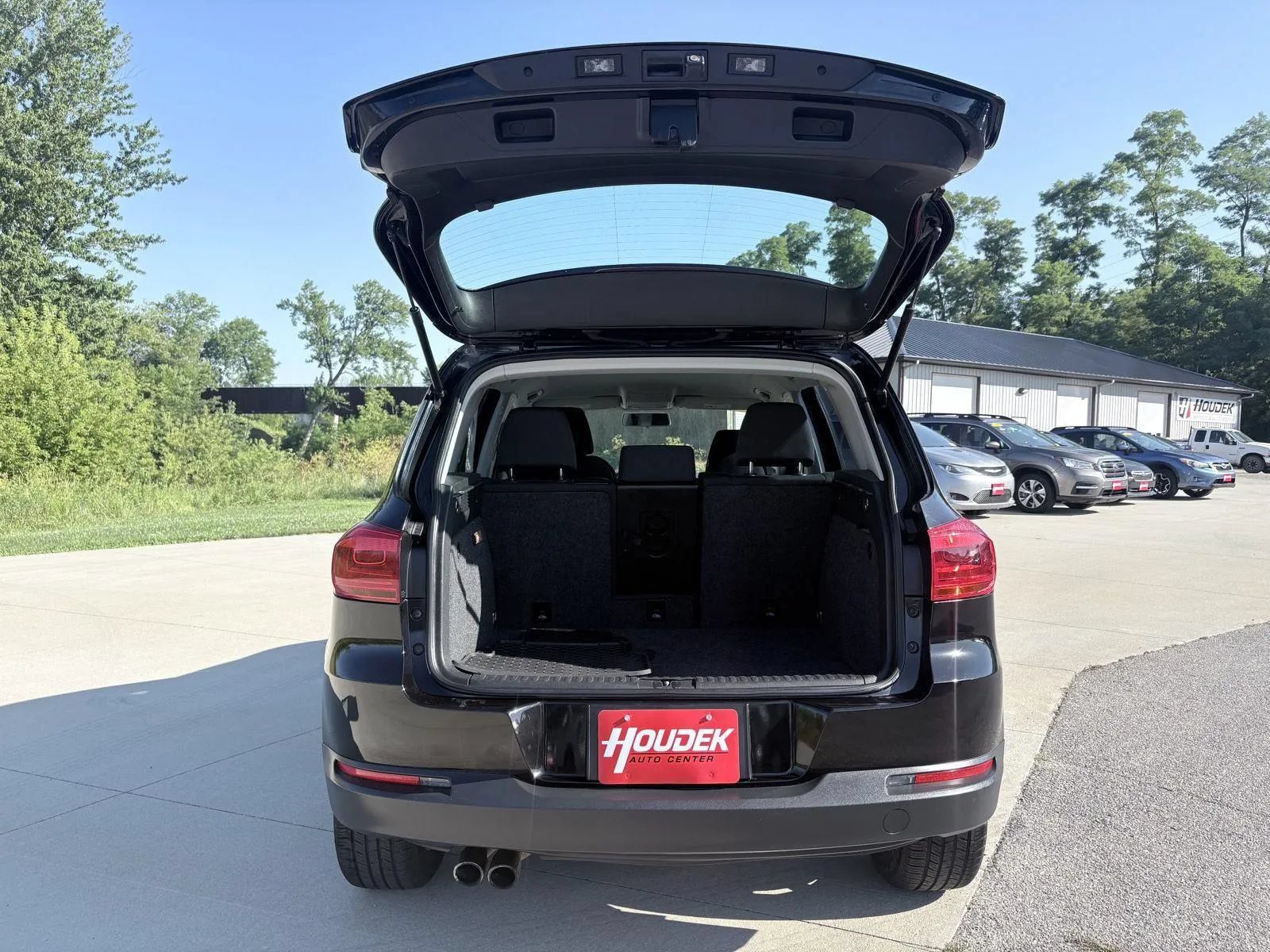 Used 2017 Volkswagen Tiguan S FWD image 8