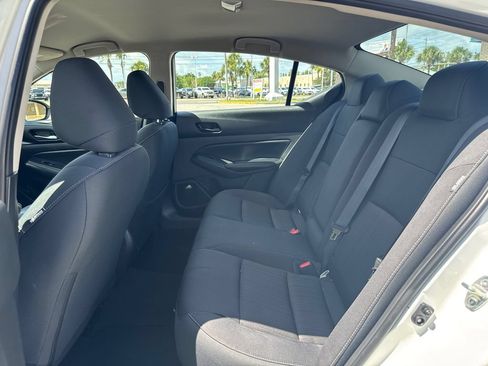 Used 2025 Nissan Altima 2.5 SV FWD image 13