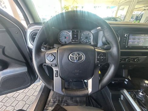 Used 2017 Toyota Tacoma SR5 image 13