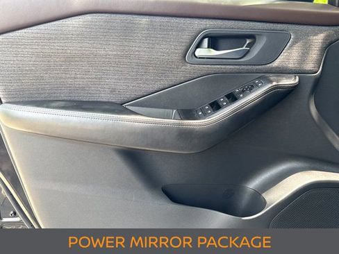 Certified 2023 Nissan Rogue SV FWD image 3