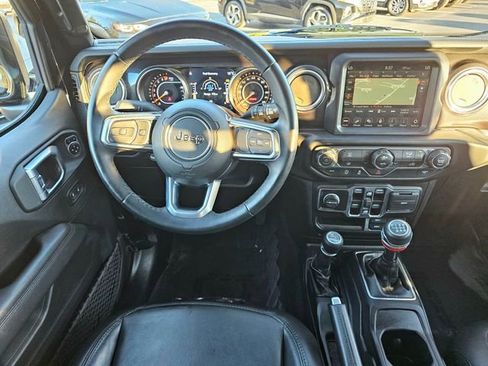 Used 2020 Jeep Wrangler Unlimited Sahara image 31