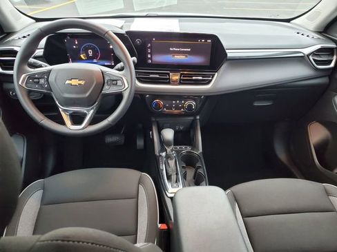 Used 2025 Chevrolet TrailBlazer LT w/ LT Cold Weather Package image 15