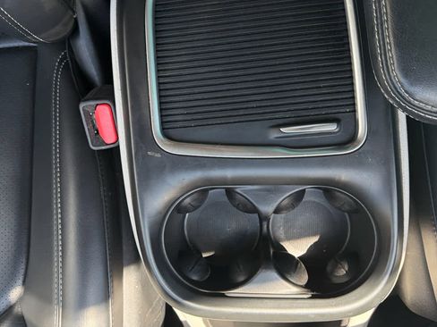 Used 2023 Chrysler Pacifica Touring-L image 28