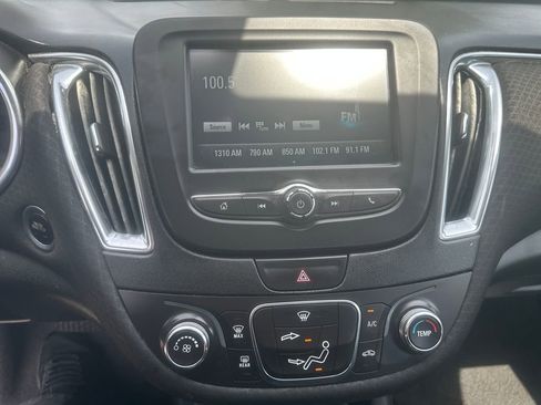 Used 2018 Chevrolet Malibu LT FWD image 12