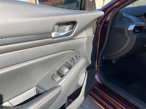 Used 2025 Nissan Altima 2.5 SV FWD image 13