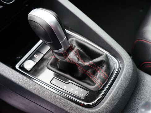 Used 2017 Volkswagen Jetta GLI image 15