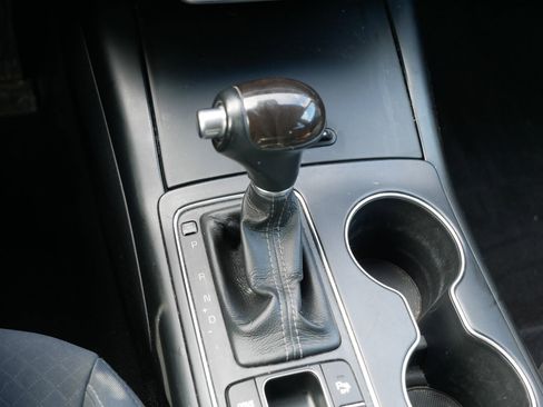 Used 2017 Kia Sorento LX w/ LX Convenience Package image 24