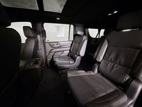 Used 2021 Chevrolet Suburban Z71 w/ Luxury Package image 28