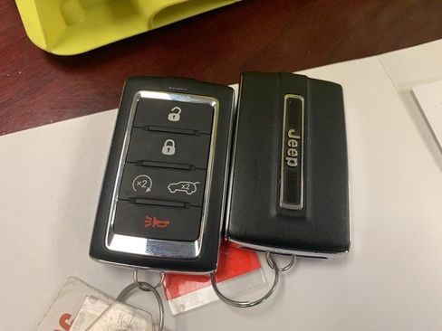 Used 2024 Jeep Grand Cherokee Limited image 33