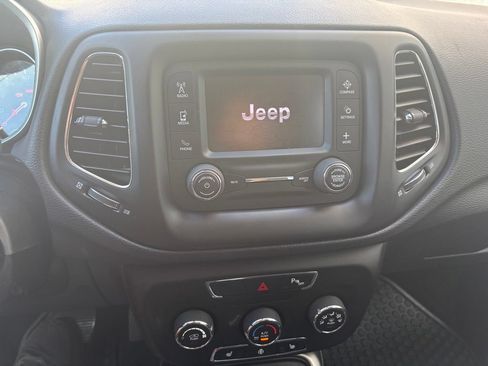 Used 2018 Jeep Compass Latitude w/ Safe & Security Group FWD image 11