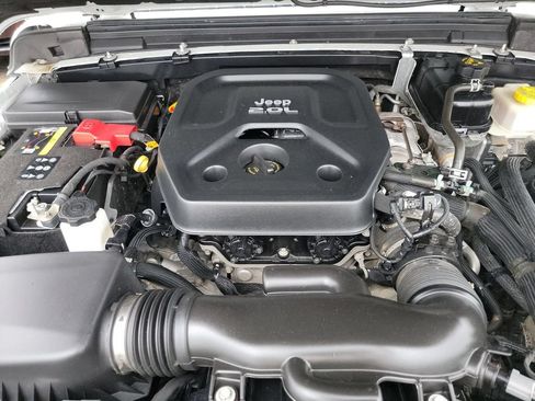 Used 2023 Jeep Wrangler Unlimited w/ Cold Weather Group AWD/4WD image 8