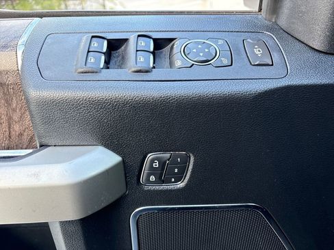 Used 2019 Ford F350 Lariat image 18