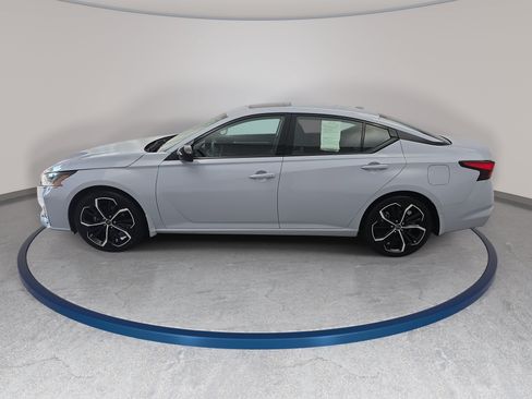 Certified 2023 Nissan Altima 2.5 SR w/ SR Premium Package FWD image 8
