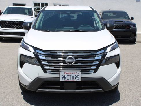 Used 2024 Nissan Rogue S AWD/4WD image 2
