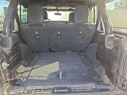 Used 2018 Jeep Wrangler Unlimited Sport S image 22