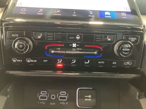 Used 2023 Jeep Grand Cherokee Limited image 19