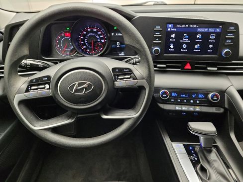 Used 2023 Hyundai Elantra SEL w/ Preferred Accessory Package FWD image 22