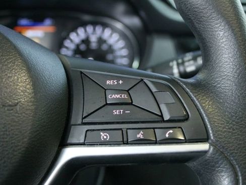 Used 2018 Nissan Rogue SV image 14