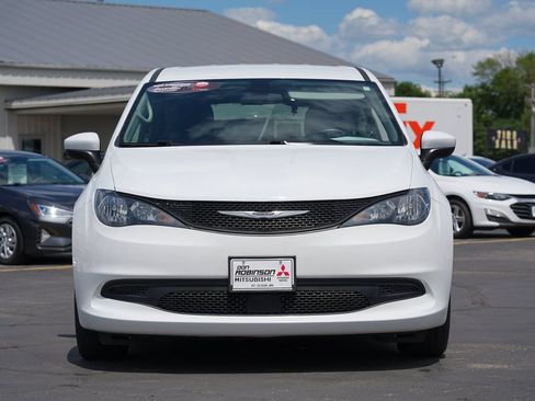 Used 2021 Chrysler Voyager LX FWD image 8