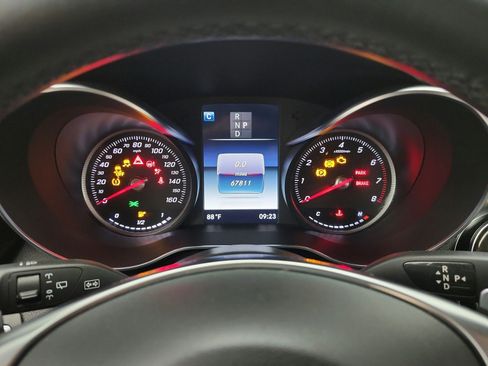 Used 2019 Mercedes-Benz GLC 300 image 9