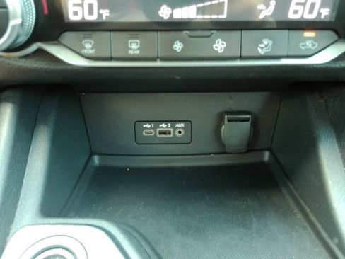Used 2020 Nissan Sentra SV FWD image 39