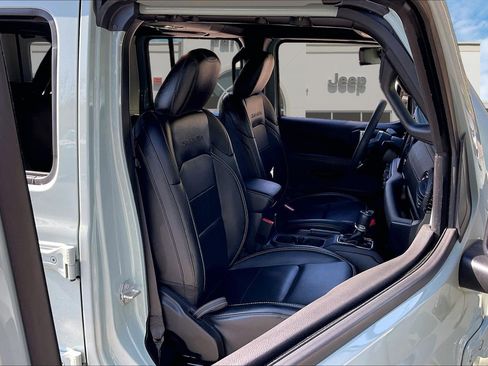 Used 2023 Jeep Wrangler Unlimited Sahara w/ Cold Weather Group AWD/4WD image 7