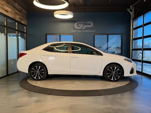 Used 2017 Toyota Corolla SE w/ Carpet Mat Package (TMS) FWD image 2