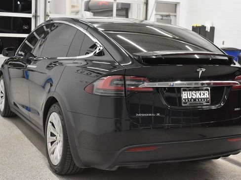 Used 2017 Tesla Model X image 10