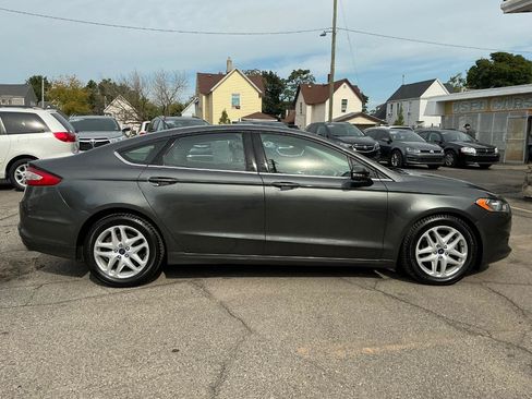 Used 2016 Ford Fusion SE FWD image 3