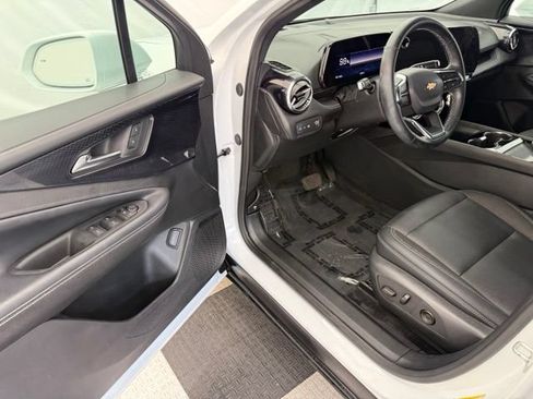 Used 2025 Chevrolet Blazer EV LT AWD/4WD image 30