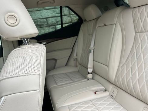 Used 2023 Buick Envision Avenir AWD/4WD image 9