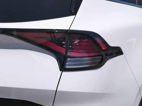Used 2024 Kia Sportage EX FWD image 4