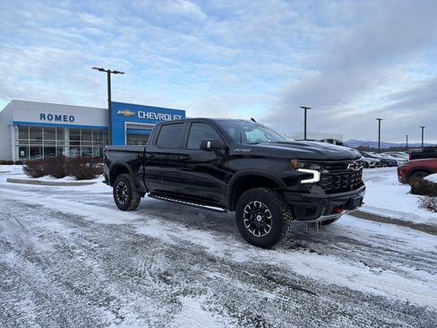 Used 2022 Chevrolet Silverado 1500 ZR2 w/ Technology Package image 3