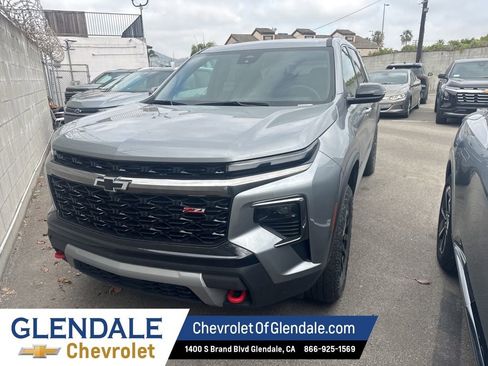 Used 2025 Chevrolet Traverse Z71 image 8