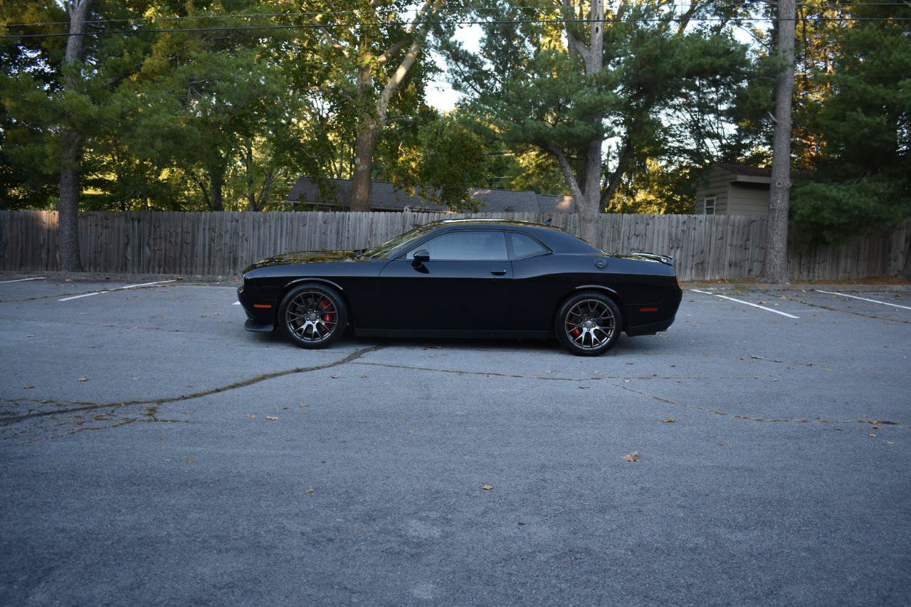Used 2016 Dodge Challenger SRT RWD image 3