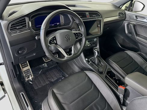 Used 2024 Volkswagen Tiguan SEL R-Line image 23