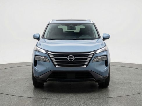 Used 2025 Nissan Rogue SV FWD image 2